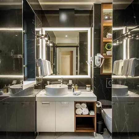 Miraval Luxury Couette-café 4*