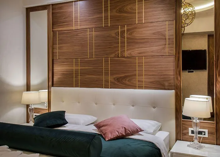 Miraval Luxury krevet i doručak 4*