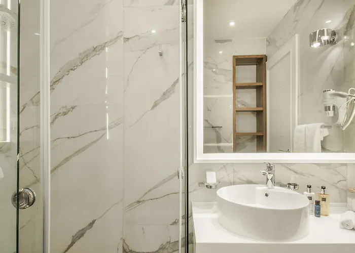 Miraval Luxury krevet i doručak 4*