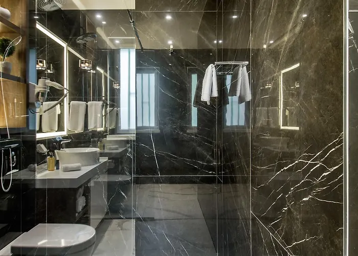 Miraval Luxury krevet i doručak 4*