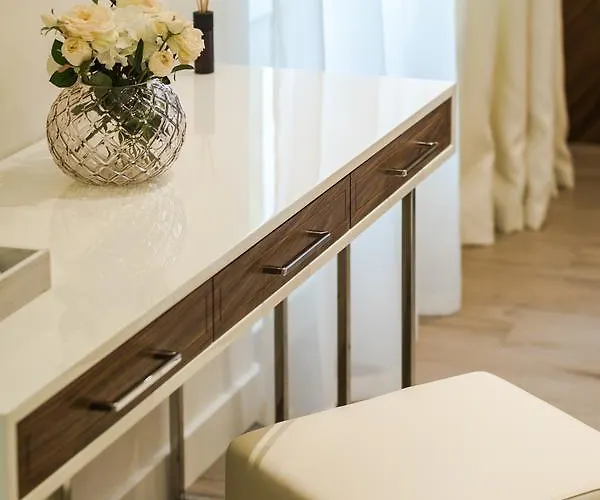 Miraval Luxury krevet i doručak